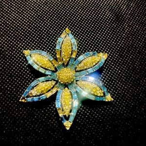 Vintage  Rhinestone Pin